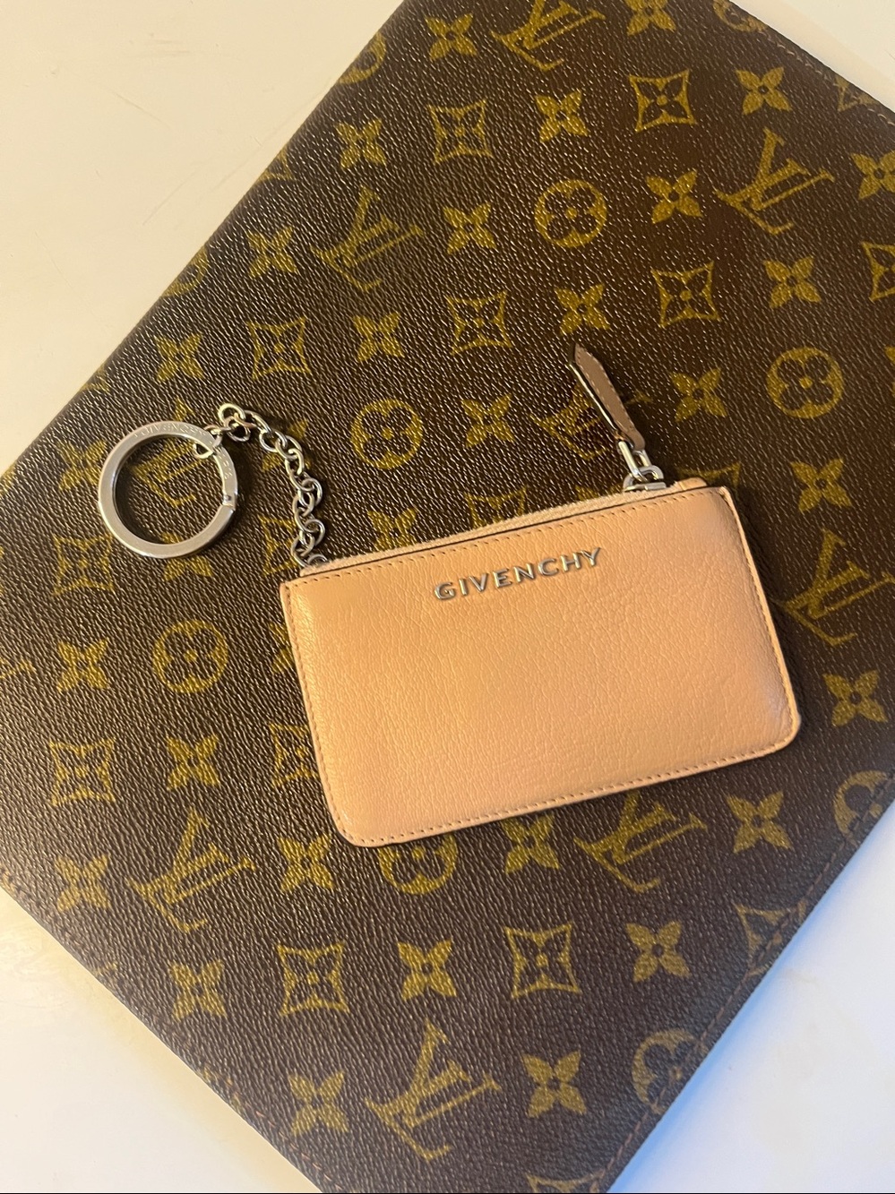 GIVENCHY key cles beige/blush silver hardware